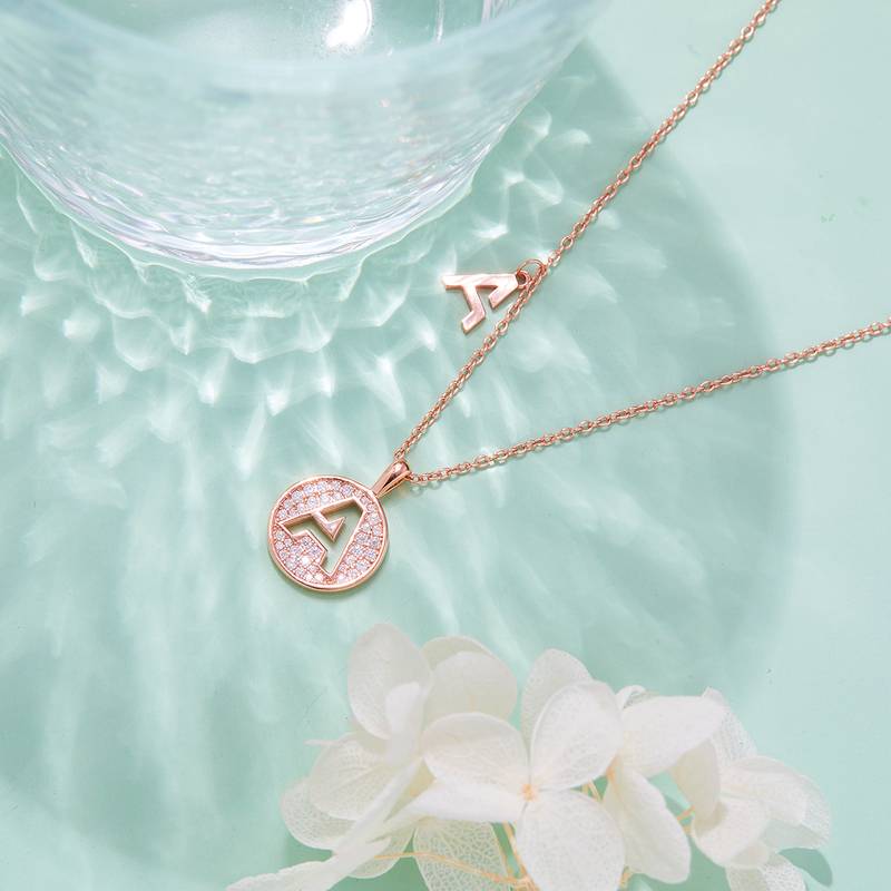 A pendant S925 silver plated rose gold Moissanite diamond light luxury letter necklace